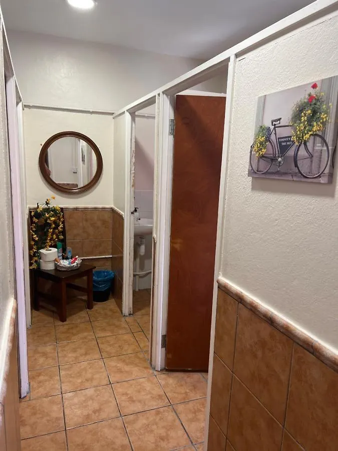 Emile Youth Hostel 直布罗陀